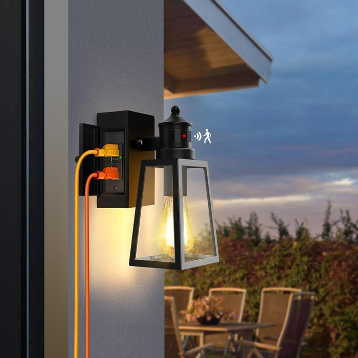OKELI Luz de porche con salida GFCI, luces de pared para exteriores con sensor de movimiento de atardecer a amanecer, 3 modos de iluminación 